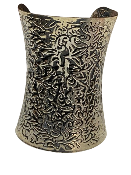 Elegant Cuff Bracelet – Timeless Style for Every Wrist - Image 3