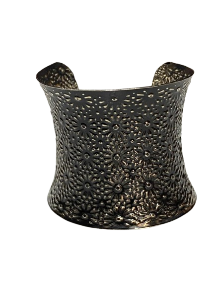 Elegant Cuff Bracelet – Timeless Style for Every Wrist - Image 3