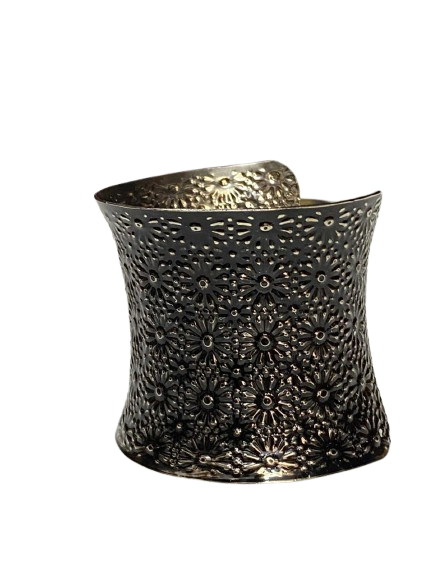 Elegant Cuff Bracelet – Timeless Style for Every Wrist - Image 6