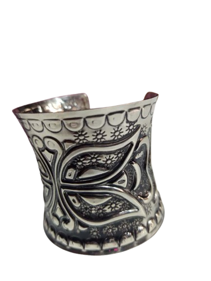 Elegant Cuff Bracelet – Timeless Style for Every Wrist - Image 5