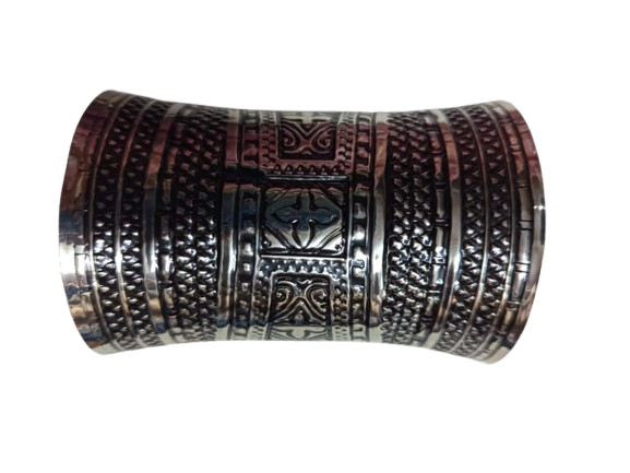 Elegant Cuff Bracelet – Timeless Style for Every Wrist - Image 4