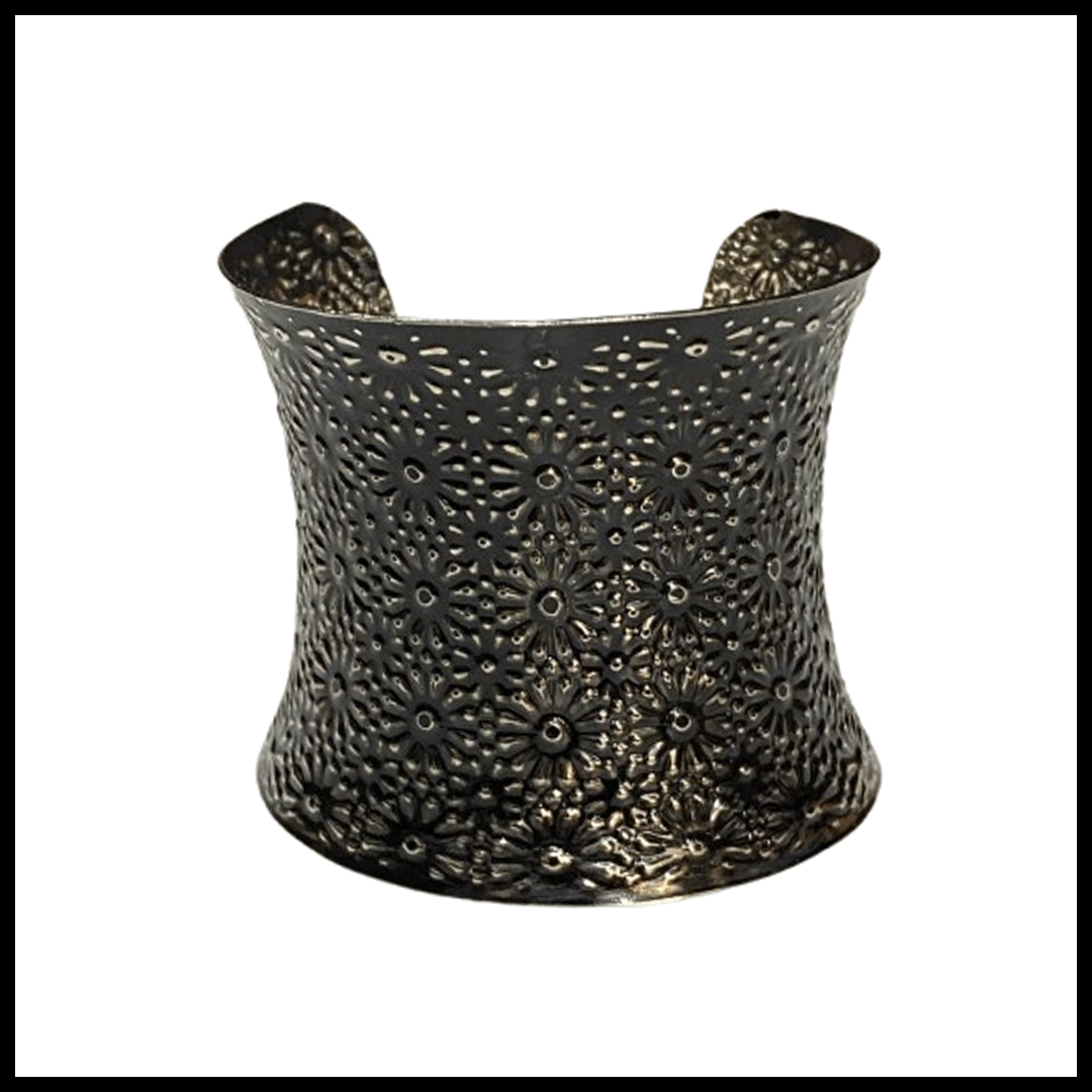 Elegant Cuff Bracelet – Timeless Style for Every Wrist - Image 2