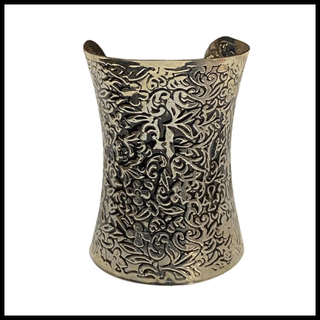 Elegant Cuff Bracelet – Timeless Style for Every Wrist - Image 2