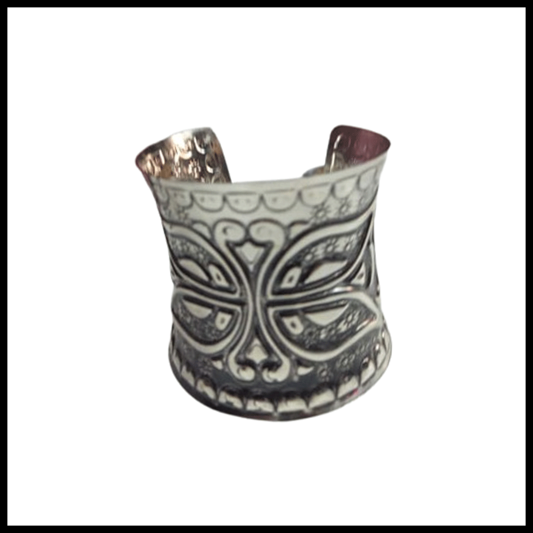 Elegant Cuff Bracelet – Timeless Style for Every Wrist - Image 2