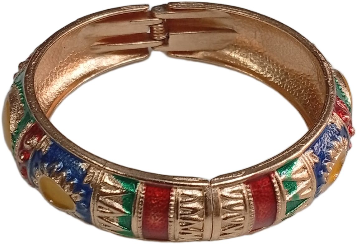 Stylish Ethnic Cuff Bracelet – Classic Handmade Accessory - Image 3