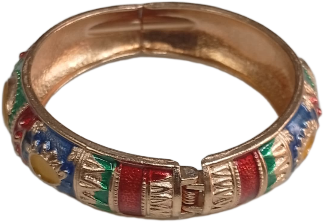 Stylish Ethnic Cuff Bracelet – Classic Handmade Accessory - Image 4