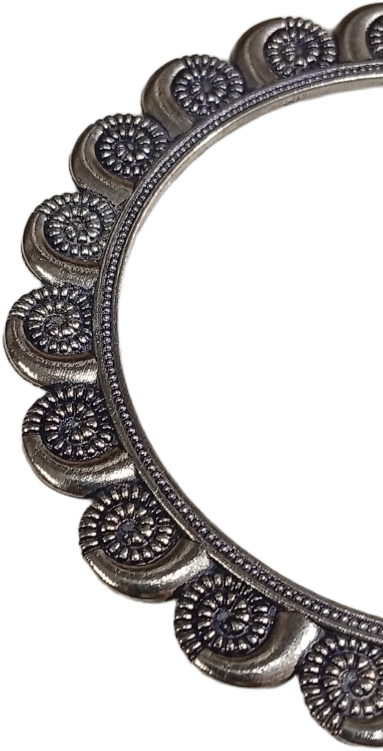 Stylish Ethnic Cuff Bracelet – Classic Handmade Accessory - Image 4