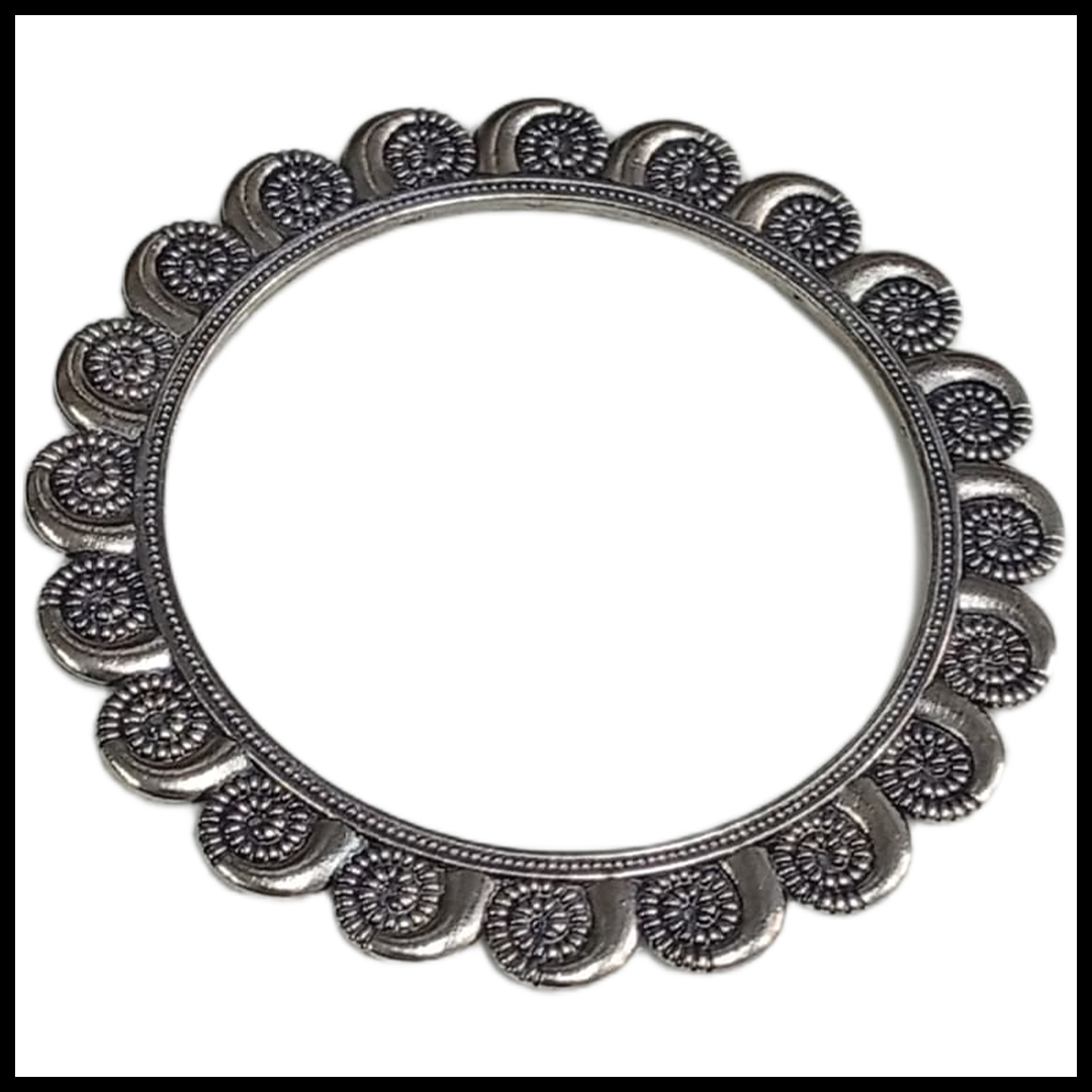 Stylish Ethnic Cuff Bracelet – Classic Handmade Accessory