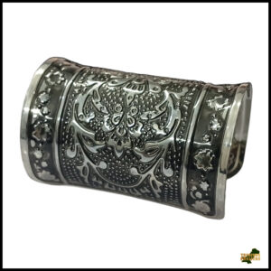 Elegant Cuff Bracelet – Timeless Style for Every Wrist