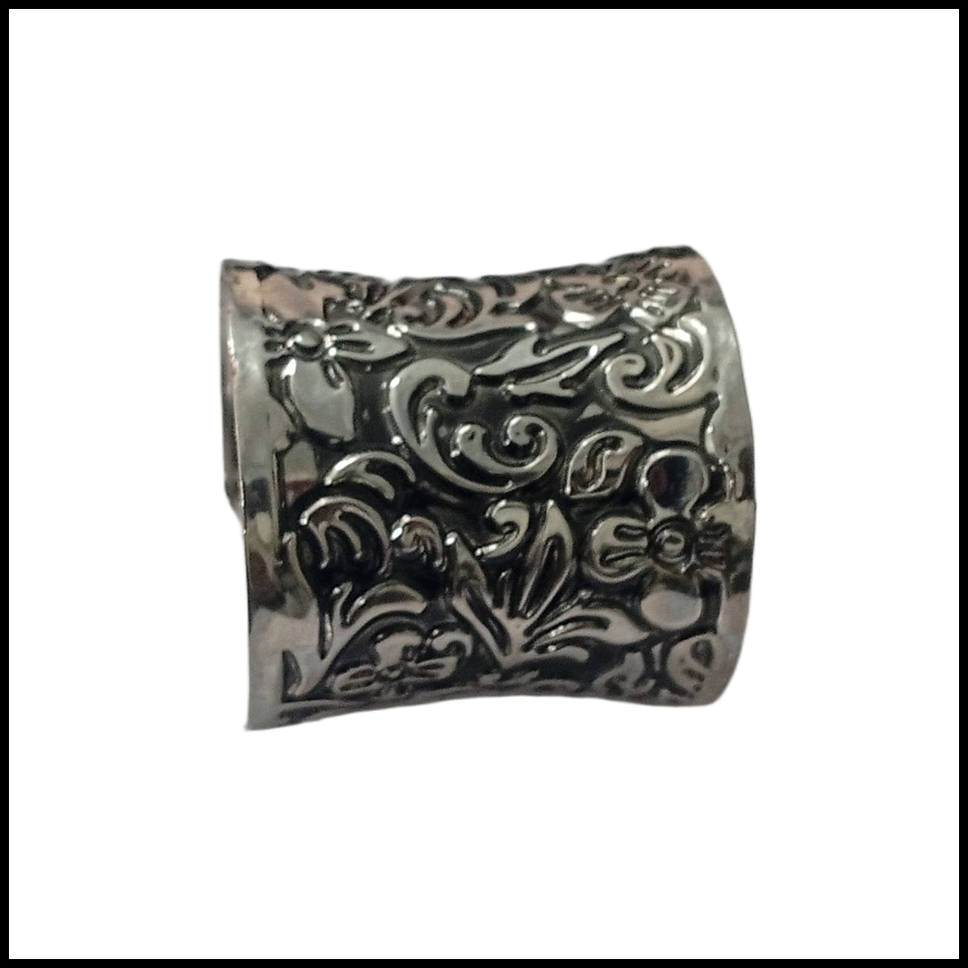 Elegant Cuff Bracelet – Timeless Style for Every Wrist - Image 3