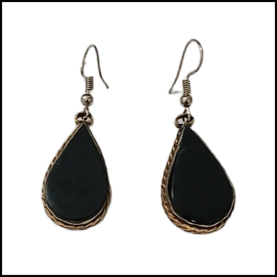 Elegant Handcrafted Earrings – Sparkle with Timeless Style - Image 3