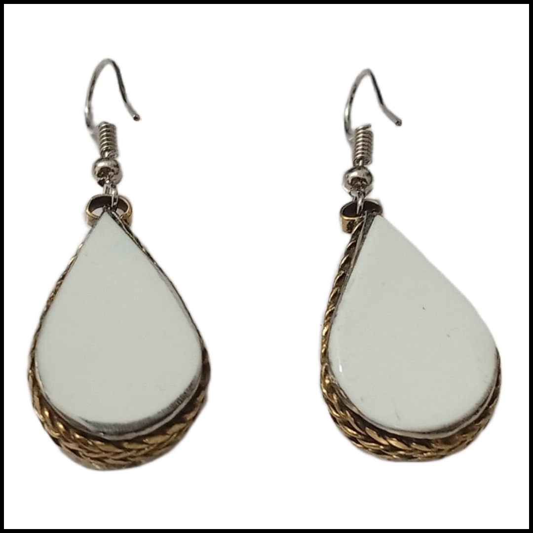 Elegant Handcrafted Earrings – Sparkle with Timeless Style - Image 3