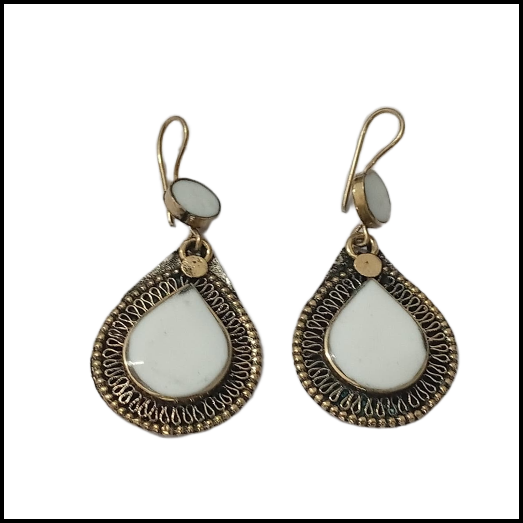 Elegant Handcrafted Earrings – Sparkle with Timeless Style - Image 3