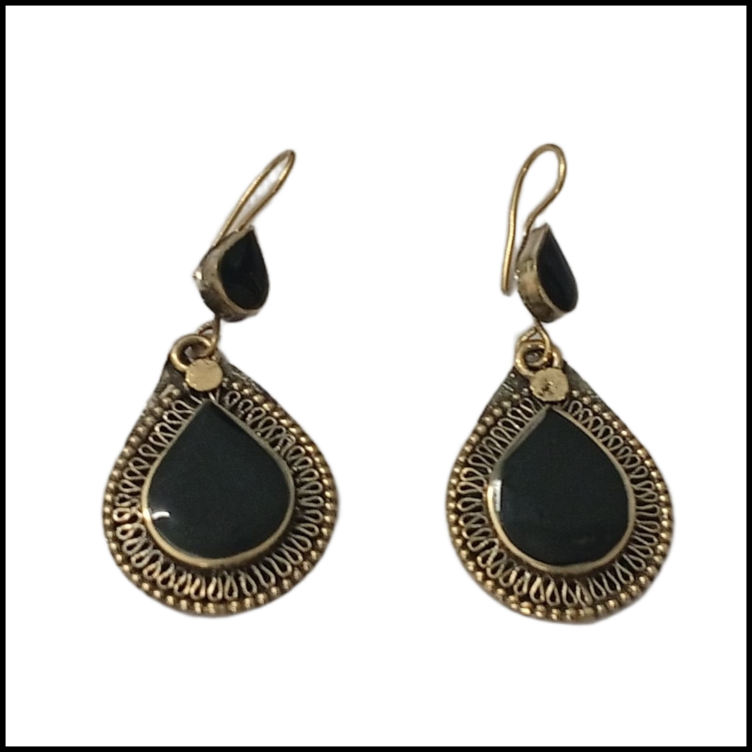 Elegant Handcrafted Earrings – Sparkle with Timeless Style - Image 3