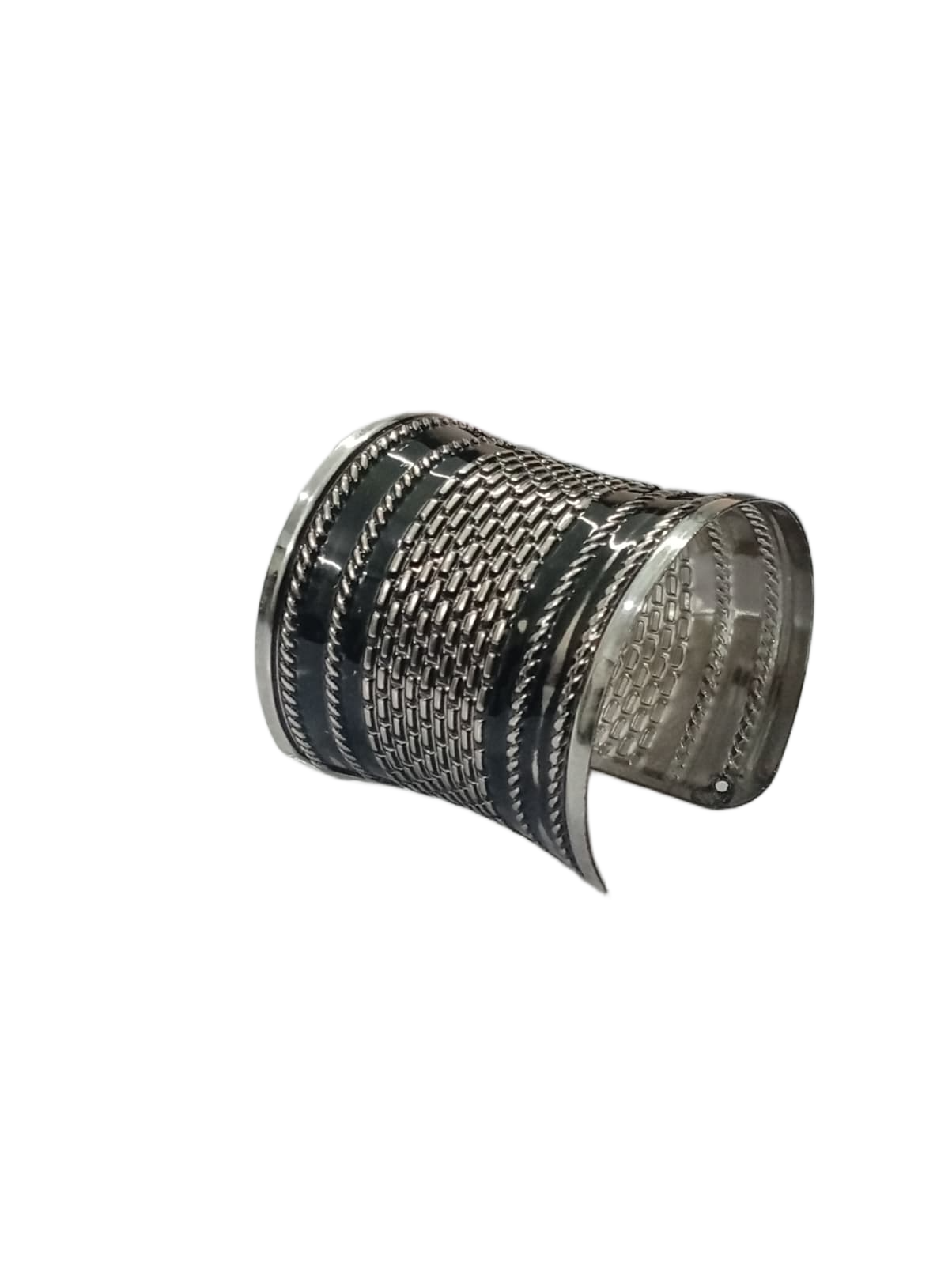 Elegant Cuff Bracelet – Timeless Style for Every Wrist - Image 4