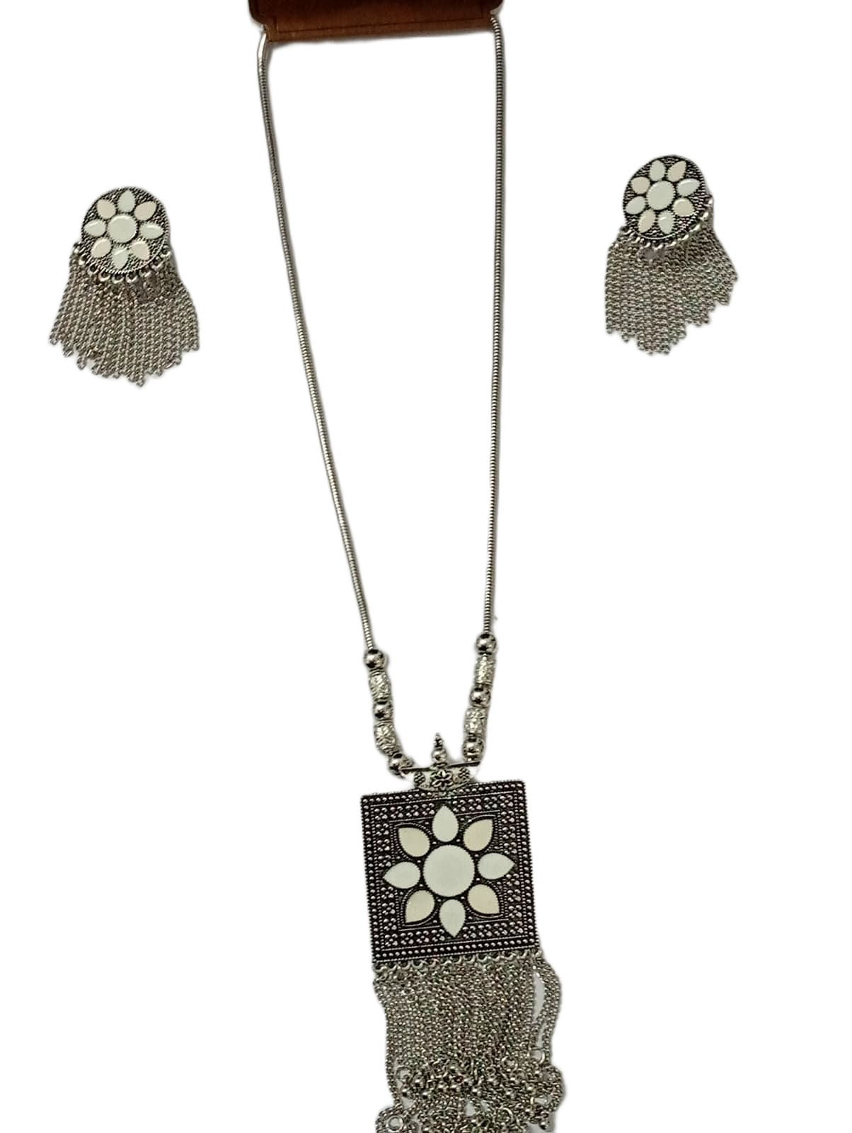 Elegant Handcrafted Necklaces – Graceful Designs for Every Occasion - Image 4